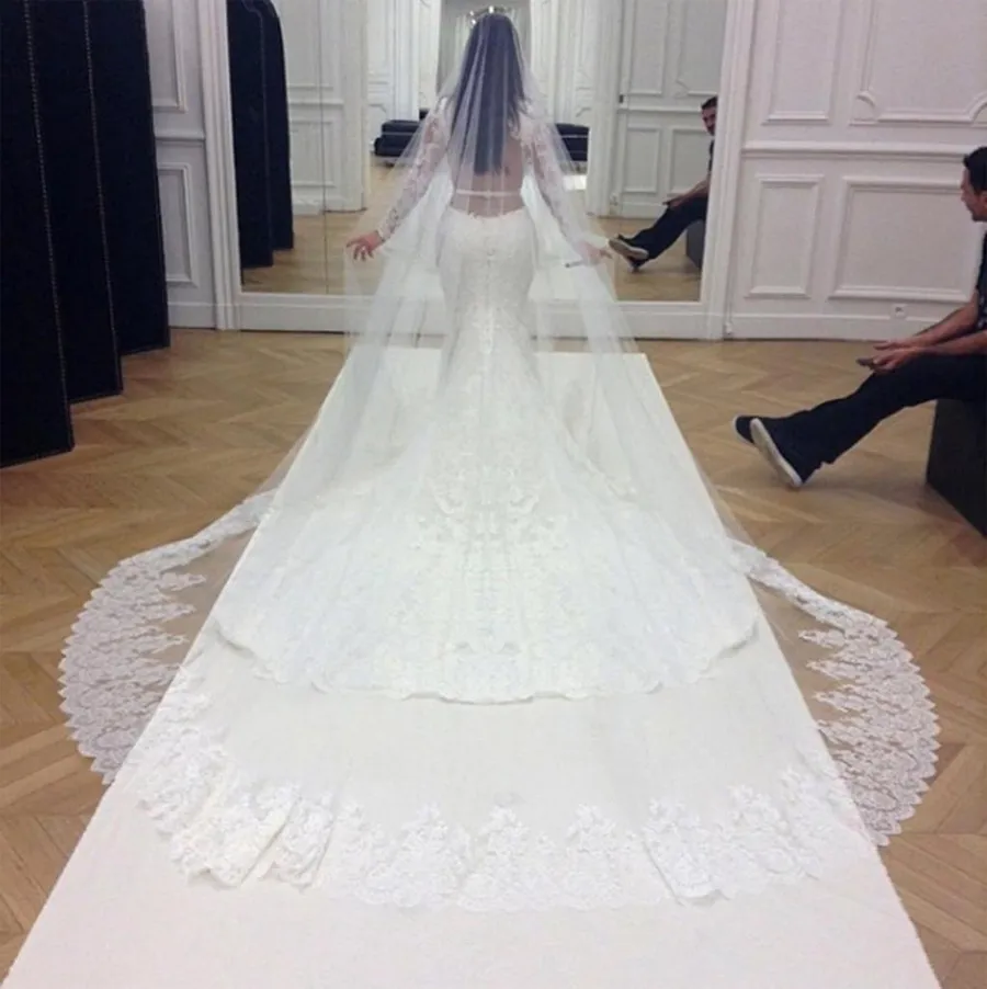 Kim Kardashian'ın Givenchy imzalı gelinliği