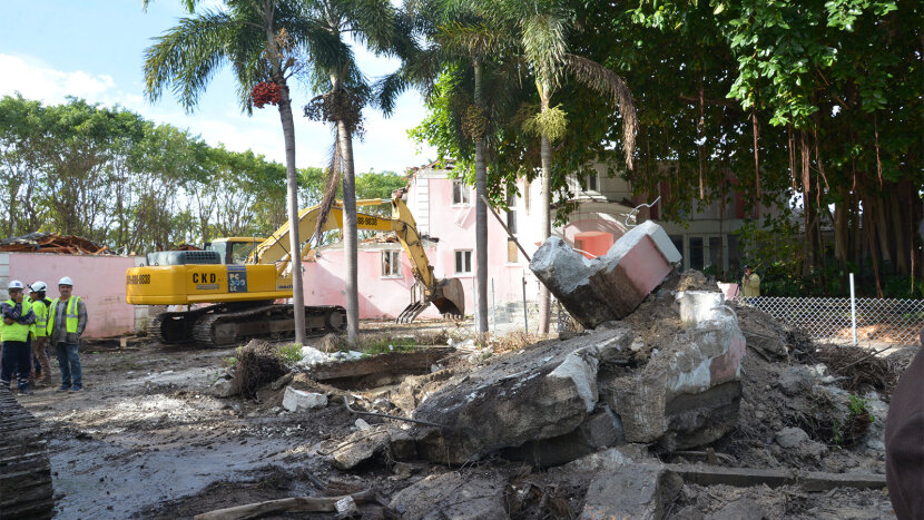 Escobar eski evi Florida Miami Beach’te 19 Ocak 2016’da yıkıldı.
